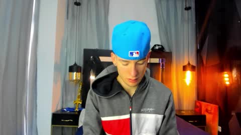 hunterheat_ online show from December 21, 11:39 am