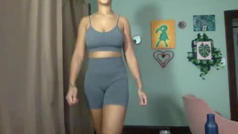 Snapshot of hunyybunz chatting on January 8, 4:11 pm Goddess Hunyy online show from January 8, 4:11 pm