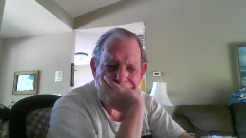 Snapshot of hvl13 chatting on March 19, 11:42 pm hvl13 online show from March 19, 11:42 pm