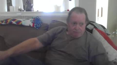 Snapshot of hvl13 chatting on April 3, 8:18 pm hvl13 online show from April 3, 8:18 pm
