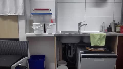 Snapshot of hybride8825 chatting on October 4, 6:00 am hybride8825 online show from October 4, 6:00 am