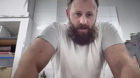 Snapshot of hybride8825 chatting on December 5, 10:35 am hybride8825 online show from December 5, 10:35 am