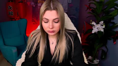 hyileyclark online show from April 7, 7:42 am