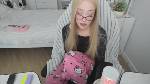 Snapshot of hyorinmaruu chatting on December 3, 7:49 am maru online show from December 3, 7:49 am