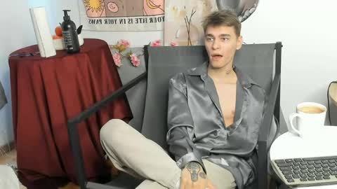 hyper_muse online show from March 27, 12:05 pm