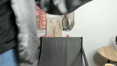 hyper_muse online show from March 29, 12:05 pm