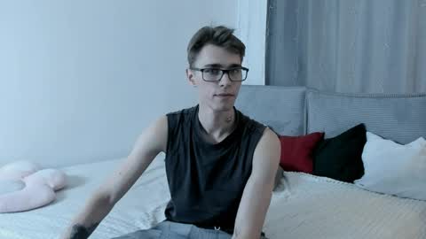 hyper_muse online show from April 2, 1:09 pm