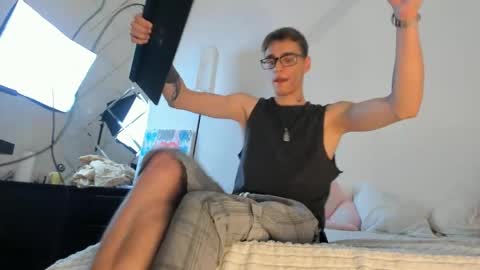 hyper_muse online show from April 3, 12:58 pm