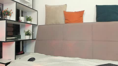 hyper_muse online show from April 14, 3:40 pm