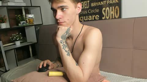 hyper_muse online show from May 12, 1:52 pm