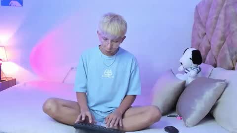 Son Hyunjin online show from January 14, 3:28 pm