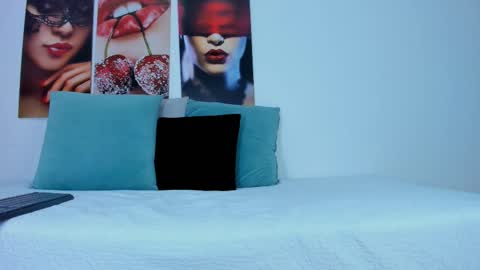 Snapshot of i_am_dolls chatting on October 31, 8:32 pm The Dolls online show from October 31, 8:32 pm