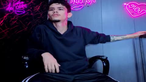 kelvis online show from November 21, 10:36 am