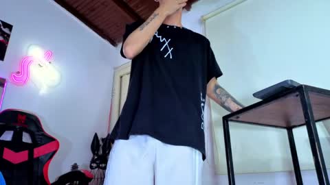 kelvis online show from March 27, 6:52 am