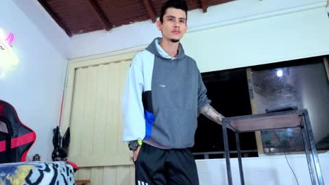 kelvis online show from April 2, 8:01 am