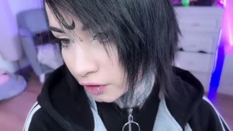 Snapshot of i_died_again chatting on January 23, 10:01 am Asya online show from January 23, 10:01 am