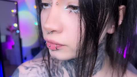 Snapshot of i_died_again chatting on May 16, 10:36 am Asya online show from May 16, 10:36 am