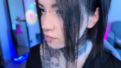 Snapshot of i_died_again chatting on May 17, 9:06 am Asya online show from May 17, 9:06 am