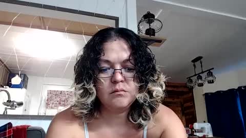 Snapshot of i_fetishize_u chatting on January 21, 9:15 pm ShortStuff online show from January 21, 9:15 pm