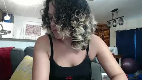 Snapshot of i_fetishize_u chatting on January 22, 3:51 pm ShortStuff online show from January 22, 3:51 pm