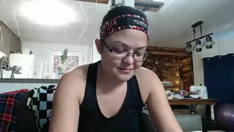 Snapshot of i_fetishize_u chatting on January 25, 6:02 pm ShortStuff online show from January 25, 6:02 pm