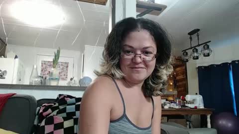 Snapshot of i_fetishize_u chatting on January 26, 6:27 pm ShortStuff online show from January 26, 6:27 pm