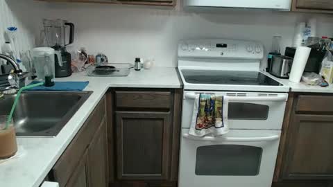 Snapshot of i_fetishize_u chatting on February 10, 6:45 pm ShortStuff online show from February 10, 6:45 pm