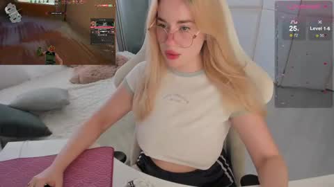 HiI am  EvaPVT is open  online show from April 14, 8:20 am