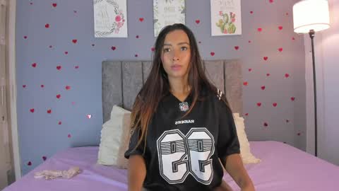 Snapshot of iam_alannajones chatting on May 25, 12:11 pm Alanna online show from May 25, 12:11 pm