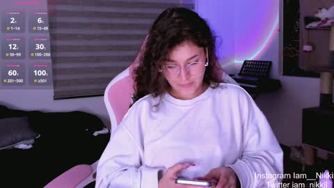 Snapshot of iam_nikki chatting on December 5, 10:01 am On instagram Imm NikkiHelp me reach 100 likes online show from December 5, 10:01 am