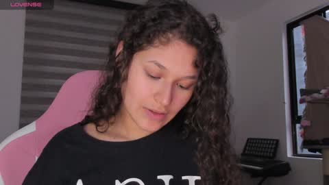 Snapshot of iam_nikki chatting on January 5, 10:40 pm On instagram Imm NikkiHelp me reach 100 likes online show from January 5, 10:40 pm