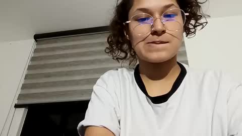 Snapshot of iam_nikki chatting on February 13, 1:40 am On instagram Imm NikkiHelp me reach 100 likes online show from February 13, 1:40 am