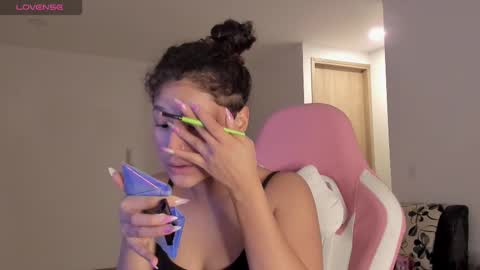 Snapshot of iam_nikki chatting on February 21, 9:43 pm On instagram Imm NikkiHelp me reach 100 likes online show from February 21, 9:43 pm