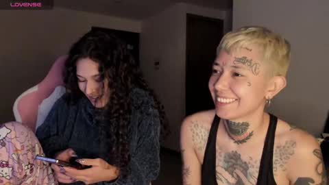 Snapshot of iam_nikki chatting on March 10, 6:49 am On instagram Imm NikkiHelp me reach 100 likes online show from March 10, 6:49 am