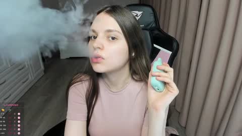 Cassie  STREAMS HERE EVERYDAY online show from December 4, 3:43 pm