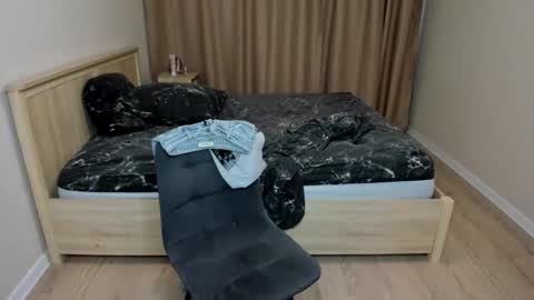 Cassie  STREAMS HERE EVERYDAY online show from September 29, 2:00 pm