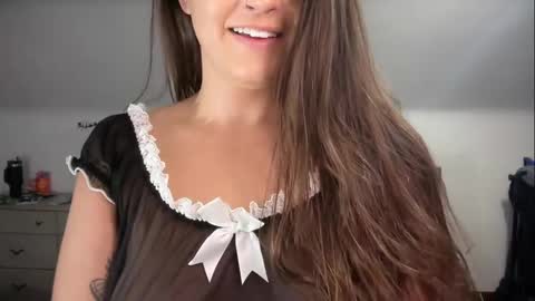 Snapshot of iamcrystalann chatting on November 23, 5:40 am Crystal online show from November 23, 5:40 am