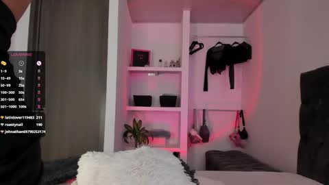 Snapshot of iamjulietaa chatting on February 6, 6:13 pm    online show from February 6, 6:13 pm