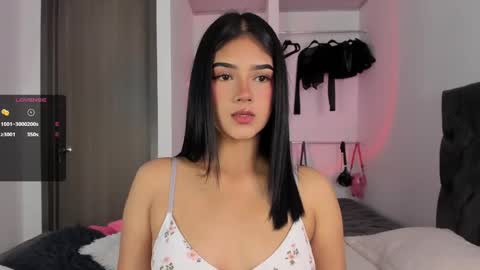 Snapshot of iamjulietaa chatting on February 25, 3:27 pm    online show from February 25, 3:27 pm