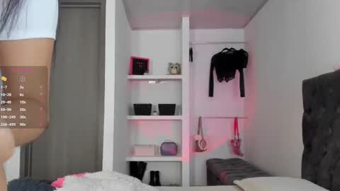 Snapshot of iamjulietaa chatting on September 24, 6:44 pm    online show from September 24, 6:44 pm