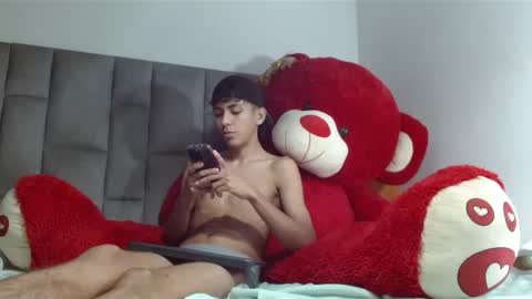 Snapshot of iammaik chatting on March 11, 11:44 am iammaik online show from March 11, 11:44 am