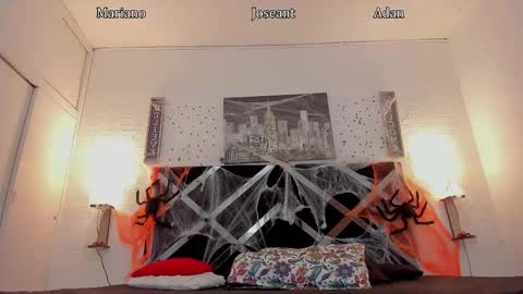 Snapshot of iammariano chatting on October 26, 3:23 am Mariano online show from October 26, 3:23 am