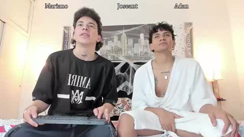 Snapshot of iammariano chatting on October 31, 4:02 am Mariano online show from October 31, 4:02 am