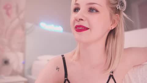 Nina  online show from September 27, 4:34 pm