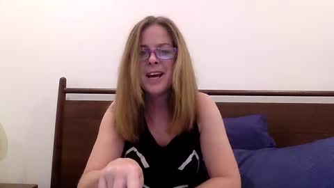 iampoppyy online show from October 13, 2:33 am