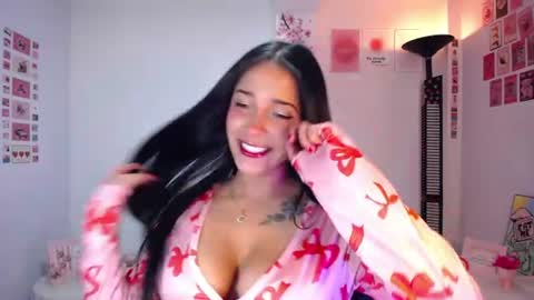 Snapshot of iamroxanne chatting on June 21, 3:53 am Camila online show from June 21, 3:53 am