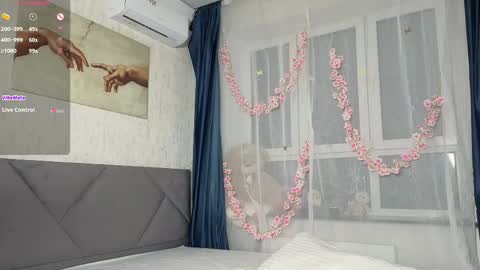 Stella foot size 41 height 175 online show from April 29, 5:30 pm