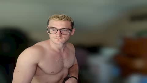 Snapshot of iamtommyparker chatting on September 18, 6:10 pm iamtommyparker online show from September 18, 6:10 pm