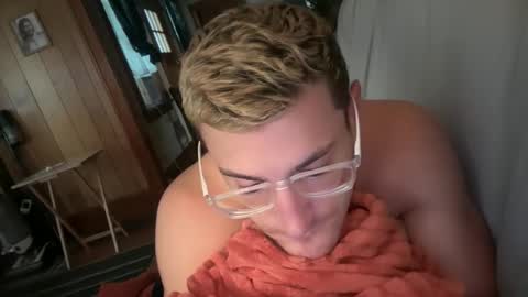 Snapshot of iamtommyparker chatting on September 25, 4:11 pm iamtommyparker online show from September 25, 4:11 pm