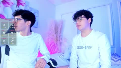 Snapshot of ian_and_austin chatting on January 10, 12:29 pm Ian and Austin online show from January 10, 12:29 pm